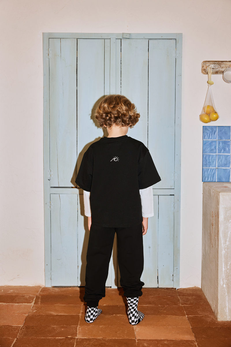 Siyah Nakış Detaylı Hafif Kısa Kesim Tshirt - 6