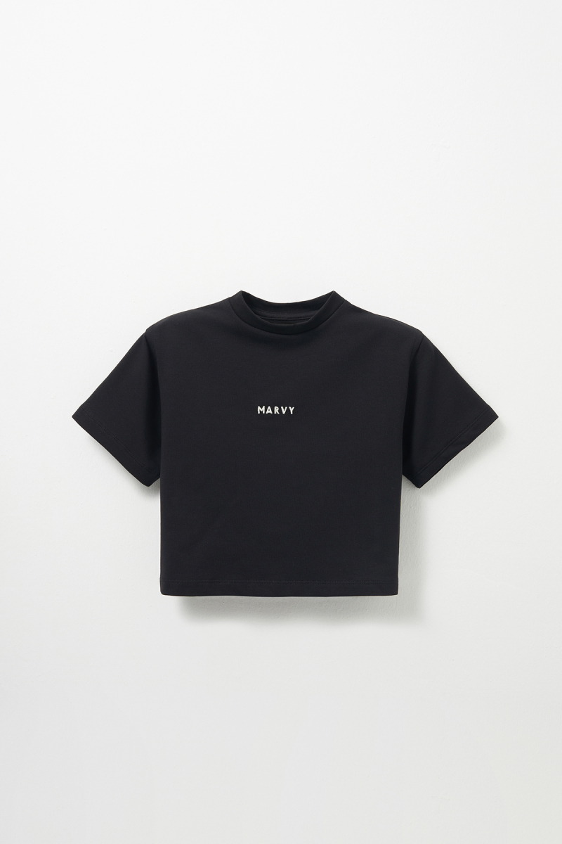 Siyah Nakış Detaylı Hafif Kısa Kesim Tshirt - 2