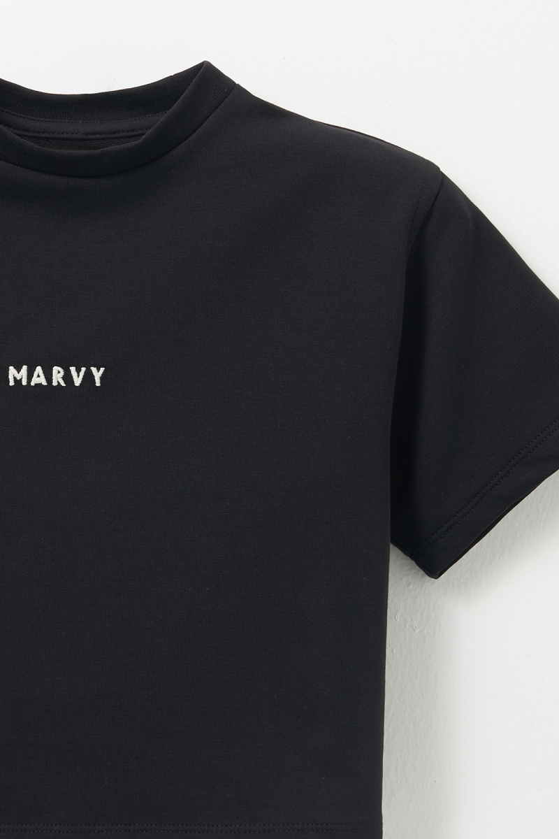 Siyah Nakış Detaylı Hafif Kısa Kesim Tshirt - 3